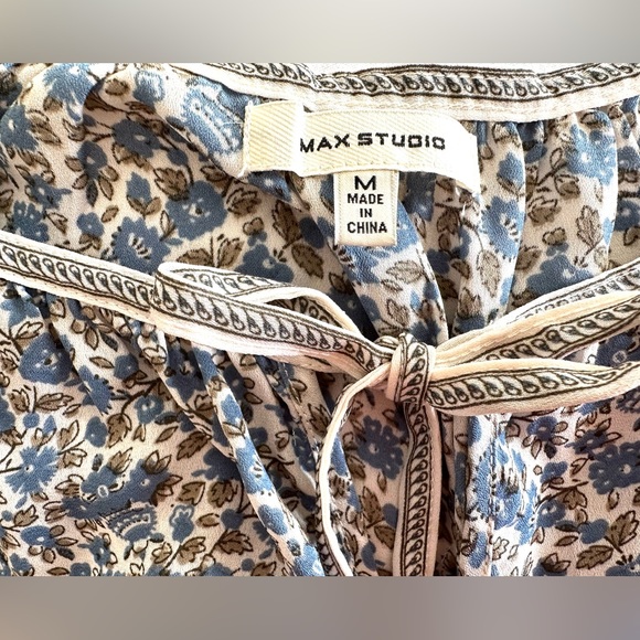 Max Studio Top Size Medium Tiny Blue Floral Print - Picture 3 of 7